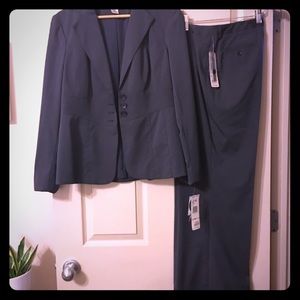 NWT Nine West charcoal gray lined pantsuit size6